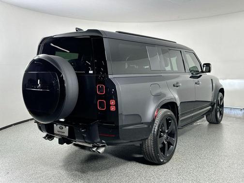 2025 Land Rover Defender V8