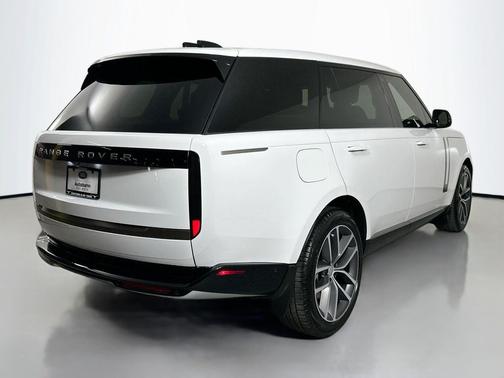 2025 Land Rover Range Rover P530 SE 7 Seat