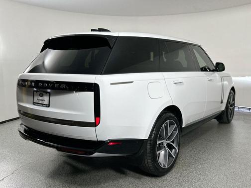 2025 Land Rover Range Rover P530 SE 7 Seat