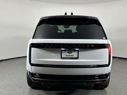 2025 Land Rover Range Rover P400 SE
