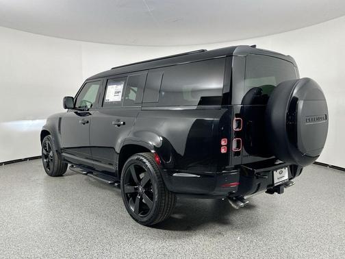 2025 Land Rover Defender V8