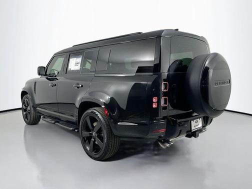 2025 Land Rover Defender V8