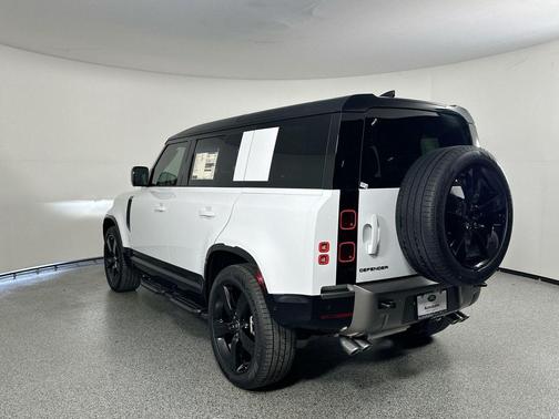 2025 Land Rover Defender 110 P500 X-Dynamic SE