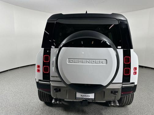 2025 Land Rover Defender 110 P500 X-Dynamic SE