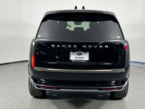 2025 Land Rover Range Rover P550e SE