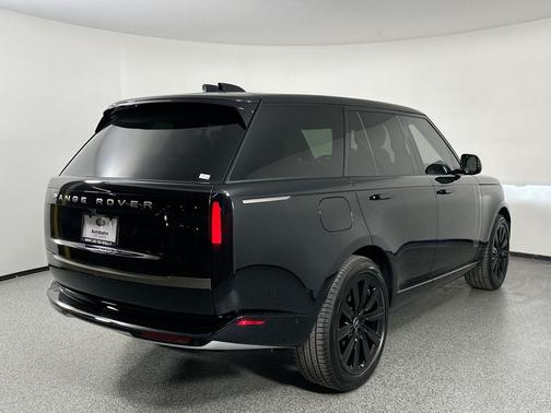 2025 Land Rover Range Rover P550e SE
