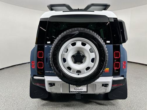 2025 Land Rover Defender 110 P300
