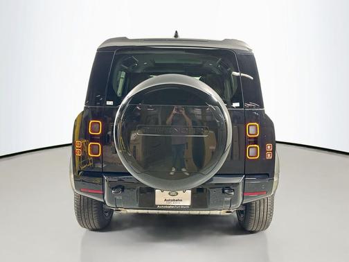 2026 Land Rover Defender P400 X-Dynamic SE