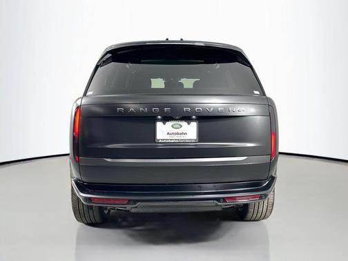 2026 Land Rover Range Rover P530 SE