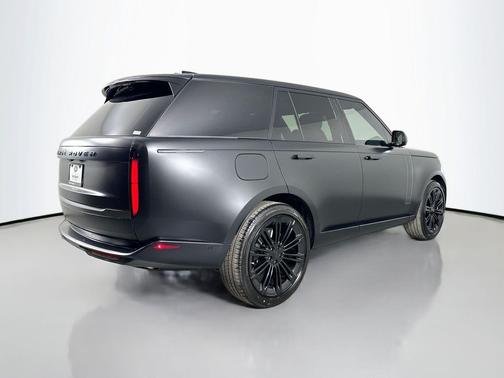 2026 Land Rover Range Rover P530 SE