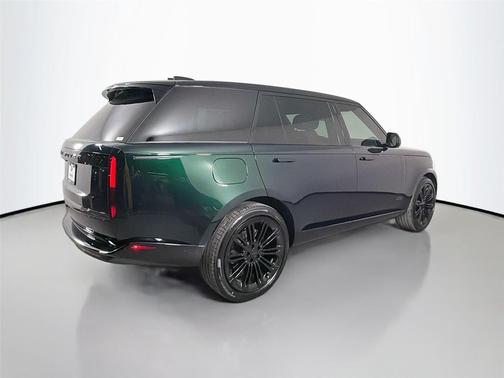 British Racing Green in Gloss 2026 Land Rover Range Rover P530 Autobiography 7 Seat