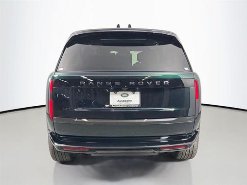 British Racing Green in Gloss 2026 Land Rover Range Rover P530 Autobiography 7 Seat