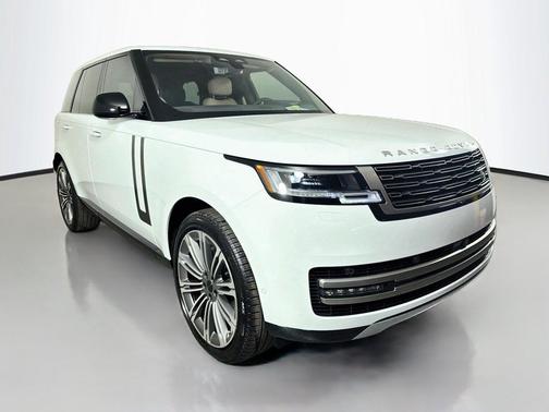 Fuji White 2026 Land Rover Range Rover P400 SE