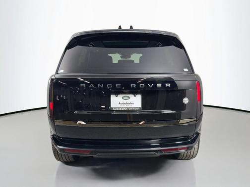 2026 Land Rover Range Rover P615 SV