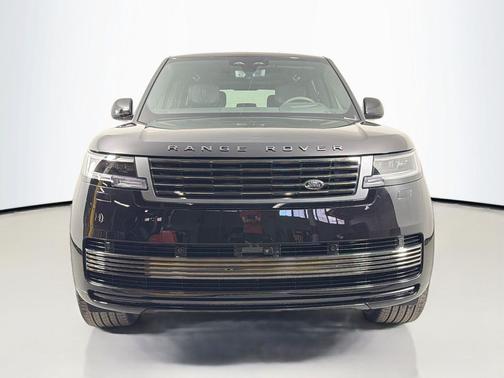 2026 Land Rover Range Rover P615 SV