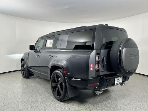 2025 Land Rover Defender V8