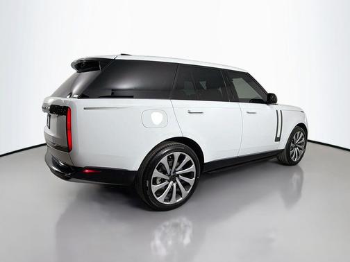 2026 Land Rover Range Rover P530 SE