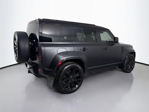 2026 Land Rover Defender 110 V8