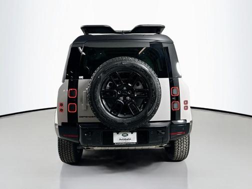 2026 Land Rover Defender P400 X-Dynamic SE