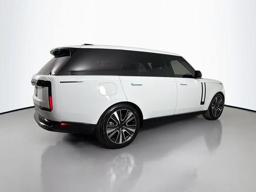 2026 Land Rover Range Rover P530 SE 7 Seat