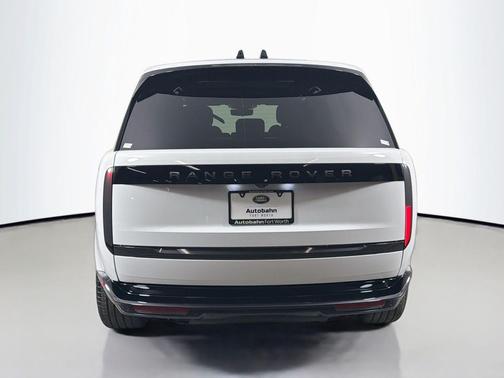 2026 Land Rover Range Rover P530 SE 7 Seat