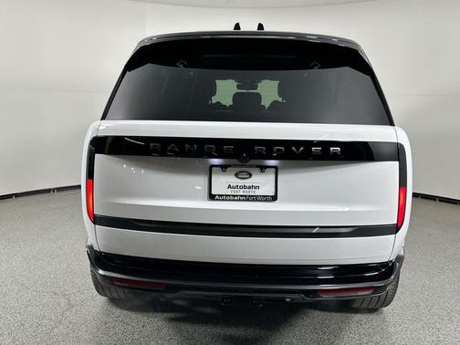 2025 Land Rover Range Rover P400 SE 7 Seat