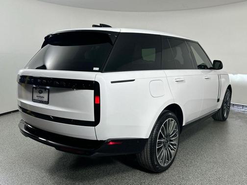 2025 Land Rover Range Rover P530 SE
