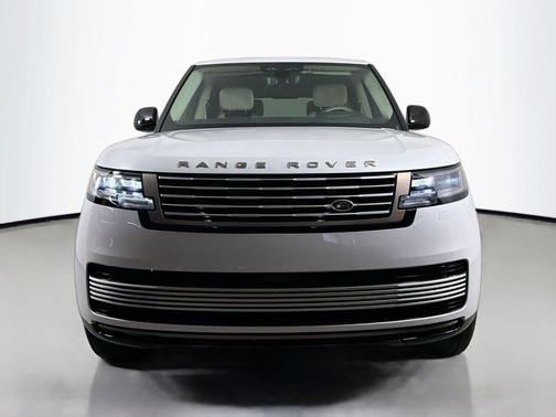 Ostuni Pearl Wht Prem Met 2026 Land Rover Range Rover P615 SV