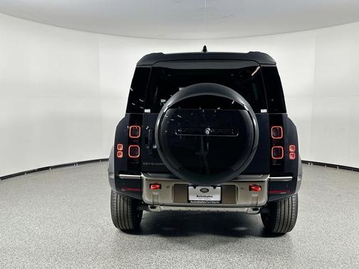 2025 Land Rover Defender 110 P400 X