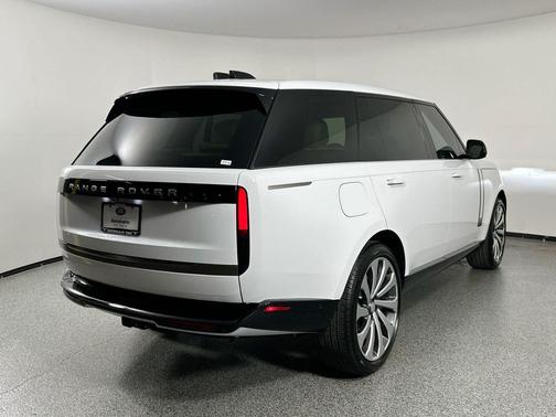 2025 Land Rover Range Rover P530 SE 7 Seat