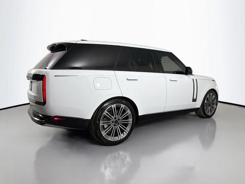 2026 Land Rover Range Rover P530 SE