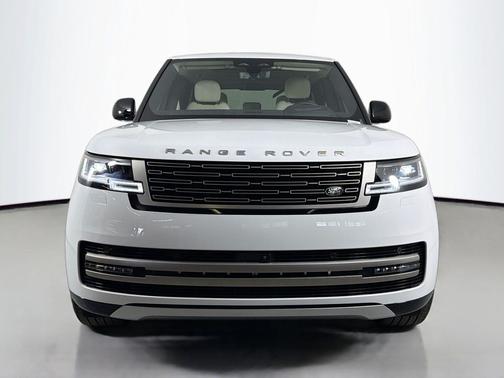 2026 Land Rover Range Rover P530 SE