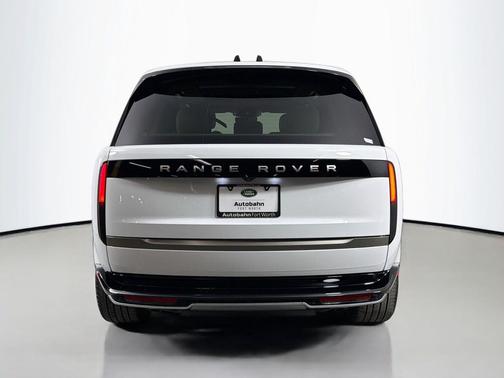 2026 Land Rover Range Rover P530 SE