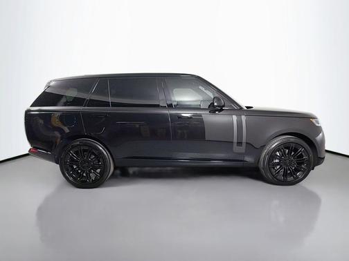 Santorini Black Metallic 2026 Land Rover Range Rover P400 SE 7 Seat