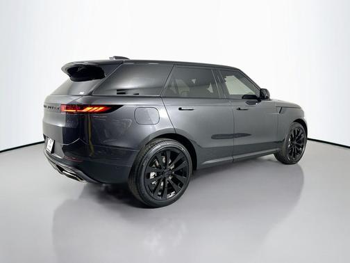 2026 Land Rover Range Rover Sport SE