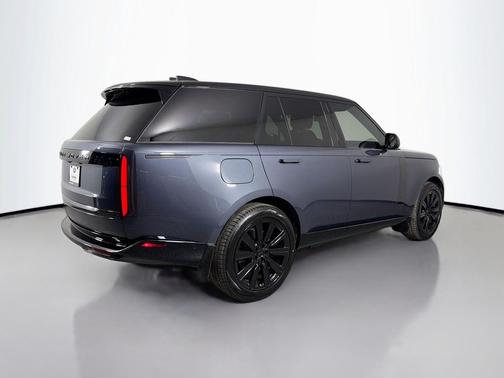 Varesine Blue Metallic 2026 Land Rover Range Rover P550e SE