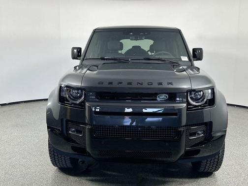 2025 Land Rover Defender 110 V8