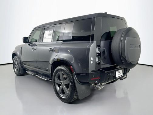 2025 Land Rover Defender 110 V8
