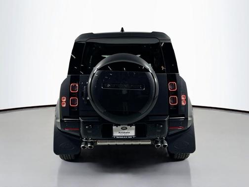 2025 Land Rover Defender 110 V8