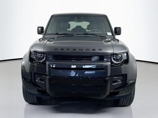 2025 Land Rover Defender 110 V8