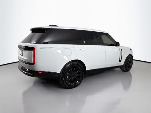 2026 Land Rover Range Rover P400 SE 7 Seat