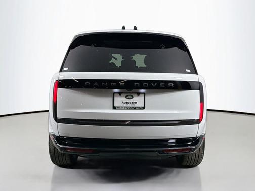 2026 Land Rover Range Rover P400 SE 7 Seat