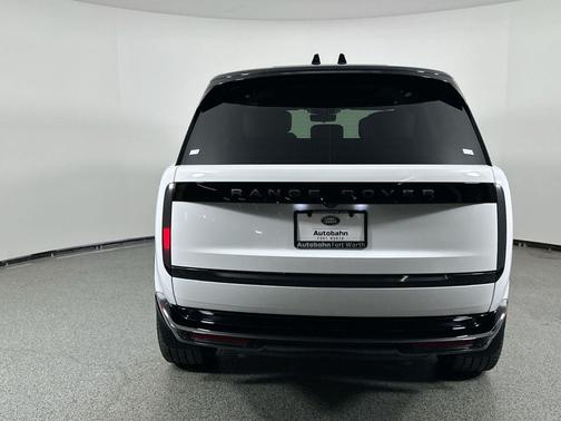 2025 Land Rover Range Rover P550e Autobiography