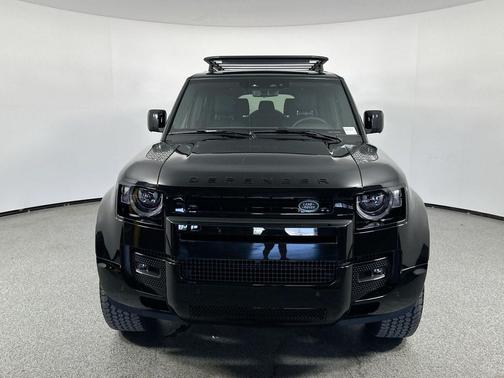 2025 Land Rover Defender 130 P400 X-Dynamic SE