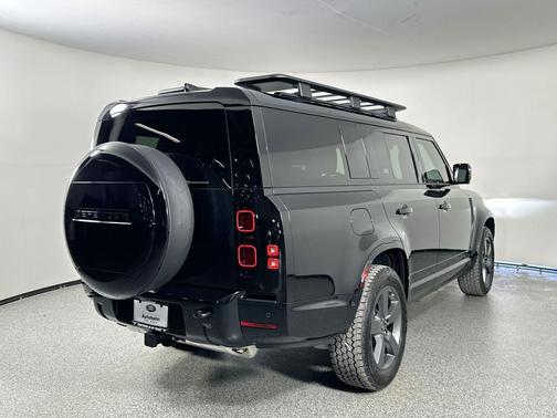 2025 Land Rover Defender 130 P400 X-Dynamic SE