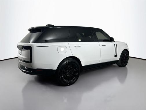 Fuji White 2026 Land Rover Range Rover P400 SE 7 Seat