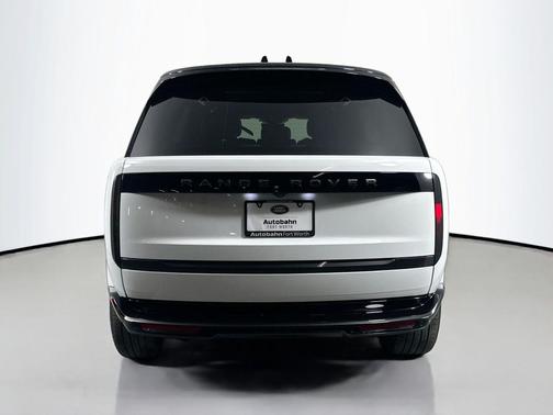 2026 Land Rover Range Rover P400 SE 7 Seat