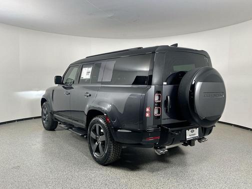 2025 Land Rover Defender V8