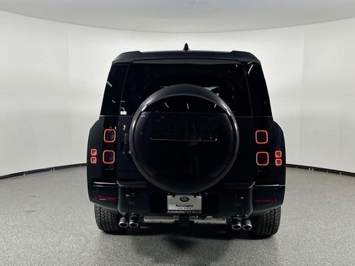 2025 Land Rover Defender V8