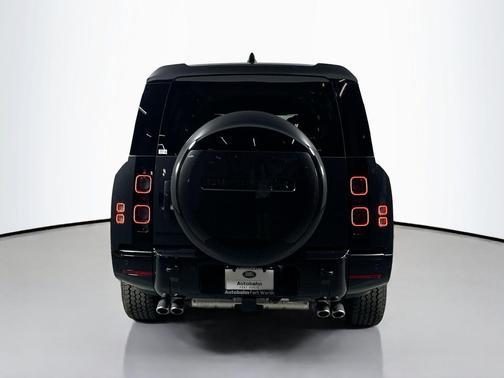 2025 Land Rover Defender V8